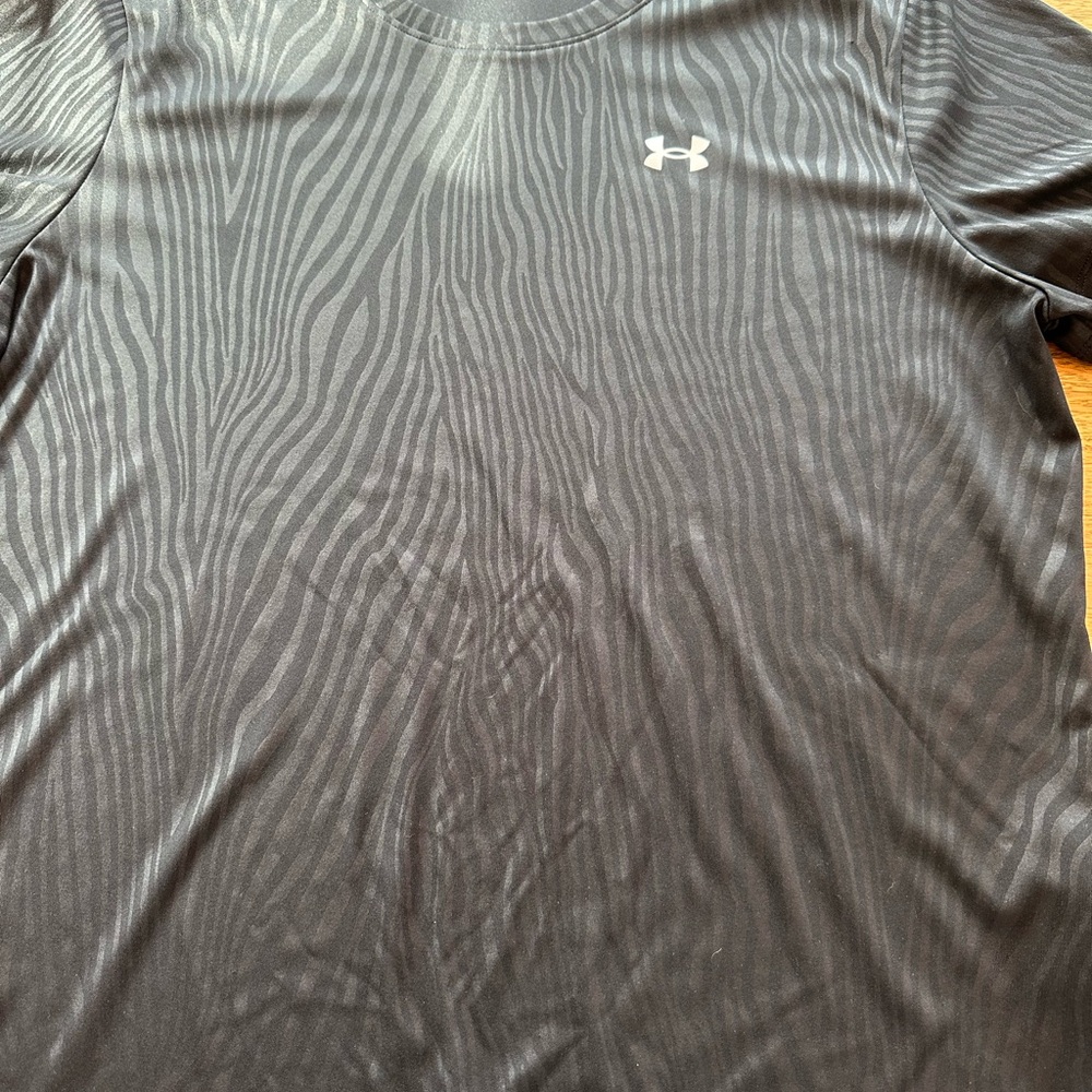 Women’s Under Armour short sleeve Tee, loose fit